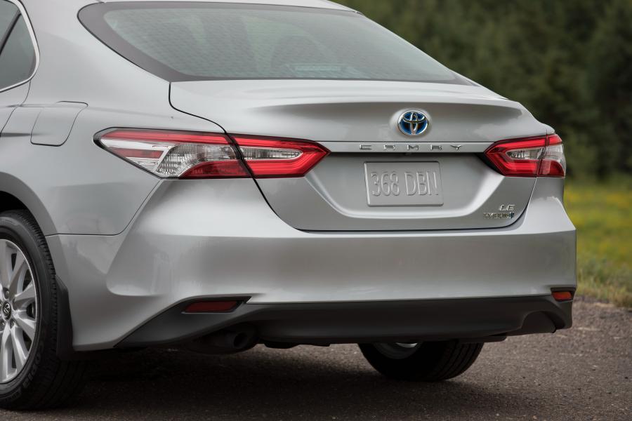 Детали экстерьера Toyota Camry Hybrid LE 2017 года  (NA) (фото 21 из 21)